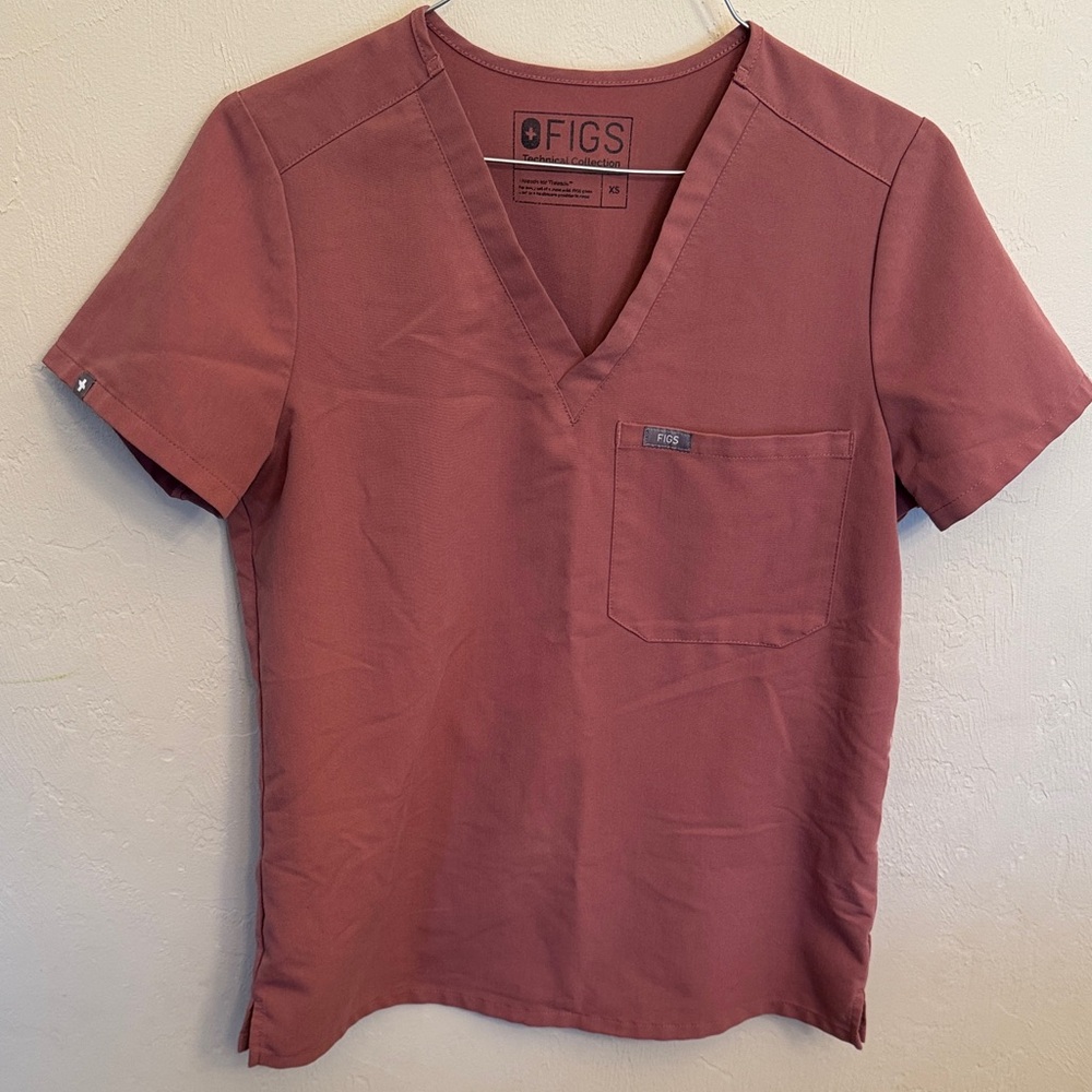Figs Women’s Catarina Scrub Top in Mauve